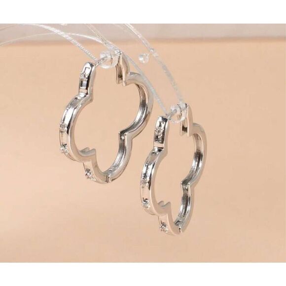 Pierced Clover Earrings - Picture 2 of 7